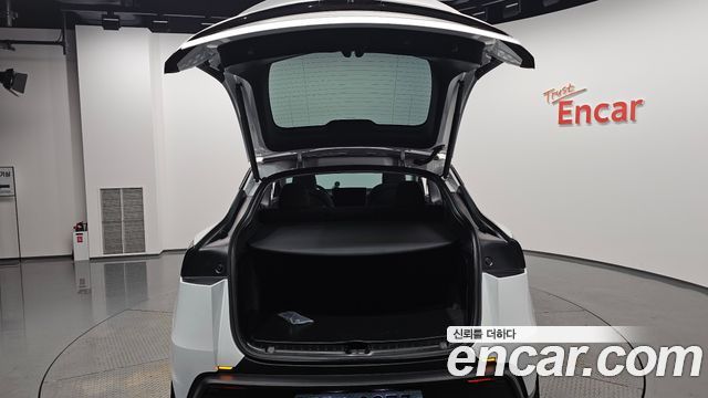 Tesla Model Y 2025 — photo 27