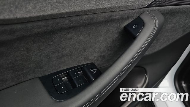 Tesla Model Y 2025 — photo 28