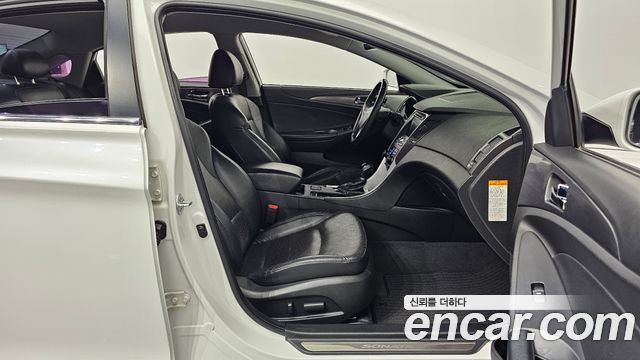 Hyundai Sonata 2012 — photo 17