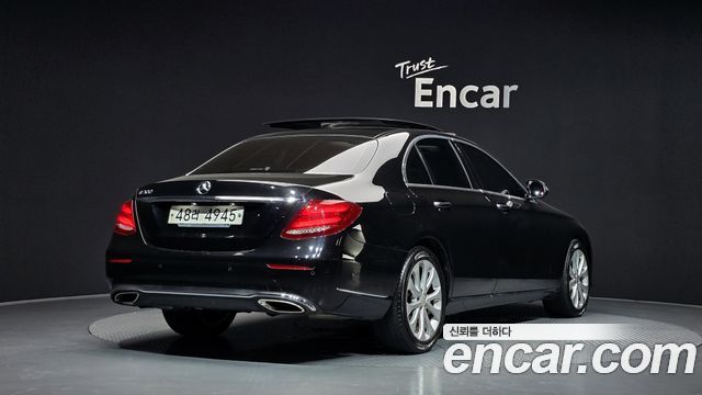 Mercedes-Benz E-Class 2019 — photo 2