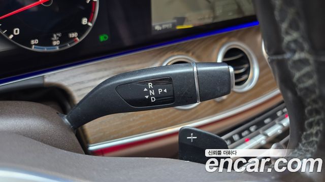Mercedes-Benz E-Class 2019 — photo 9