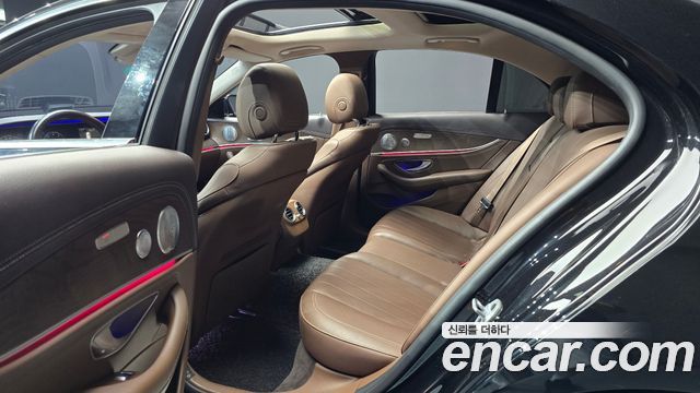 Mercedes-Benz E-Class 2019 — photo 11