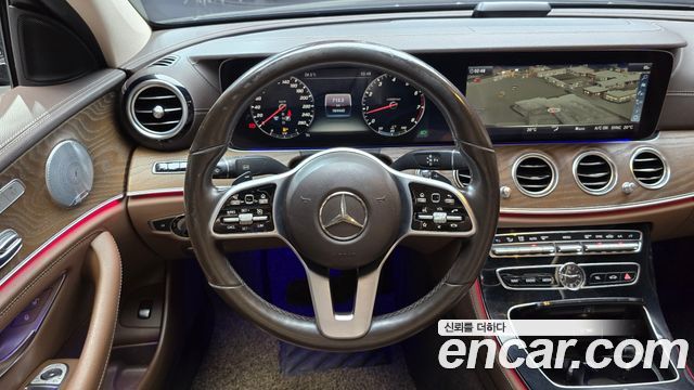 Mercedes-Benz E-Class 2019 — photo 13