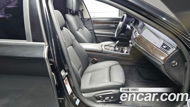 BMW 7-Series 2014 — photo 10