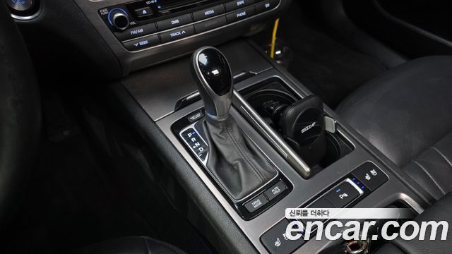 Hyundai Genesis 2016 — photo 9