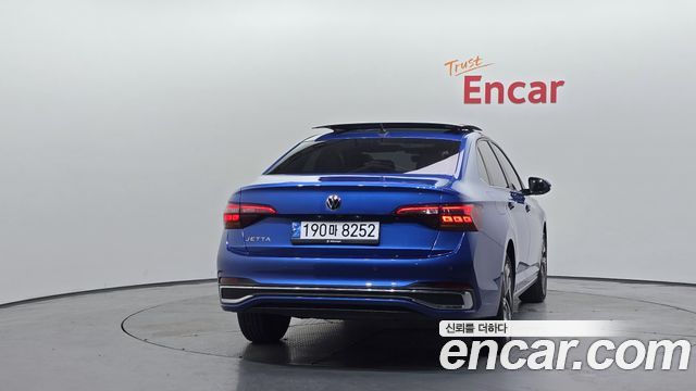Volkswagen Jetta 2023 — photo 4