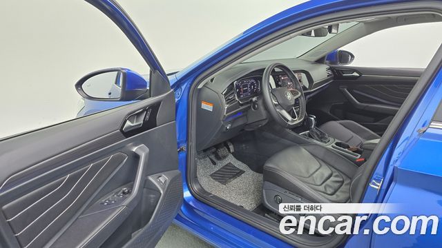 Volkswagen Jetta 2023 — photo 10