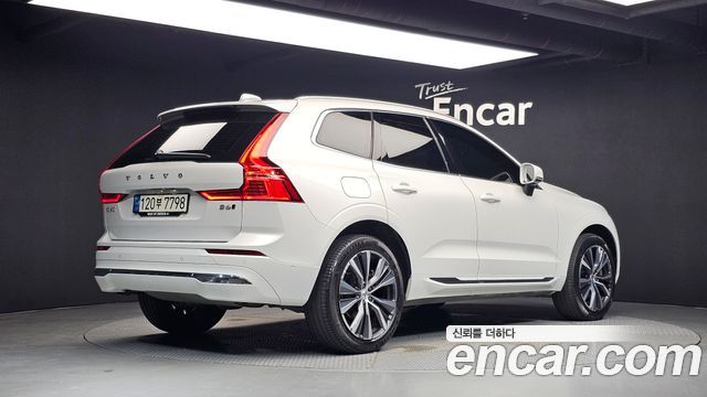 Volvo XC60 2022 — photo 2