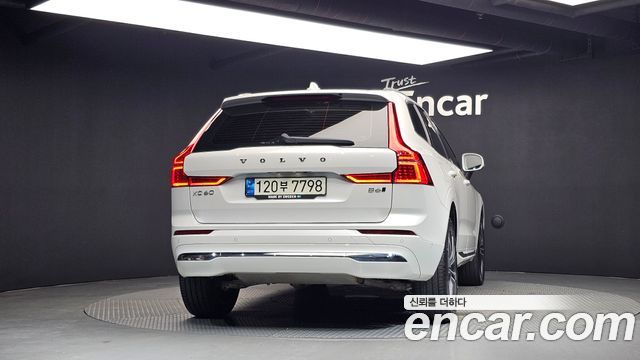 Volvo XC60 2022 — photo 4