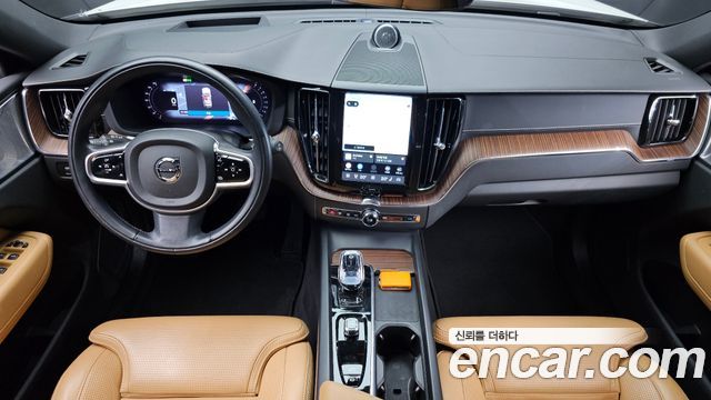 Volvo XC60 2022 — photo 7