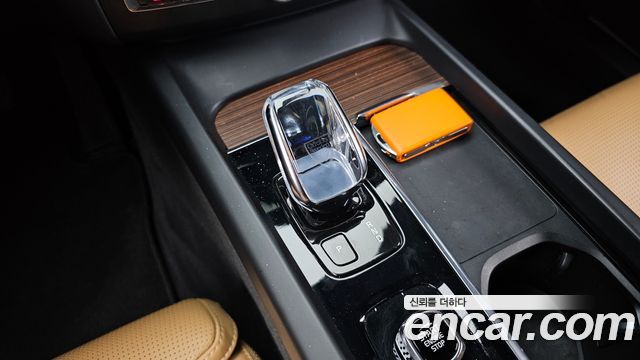Volvo XC60 2022 — photo 9