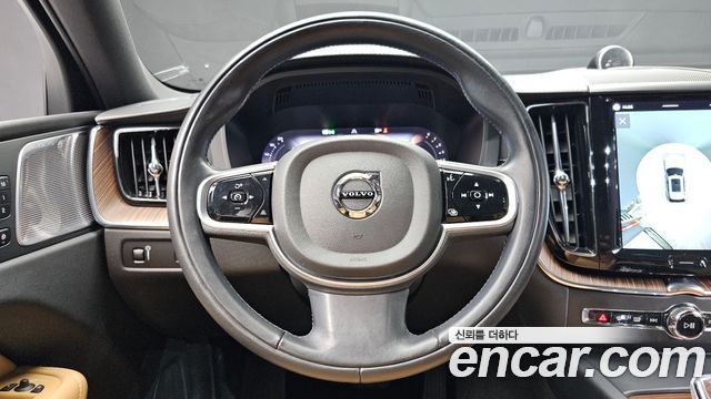 Volvo XC60 2022 — photo 13