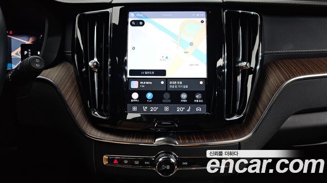 Volvo XC60 2022 — photo 14