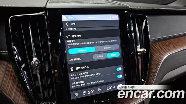 Volvo XC60 2022 — photo 16