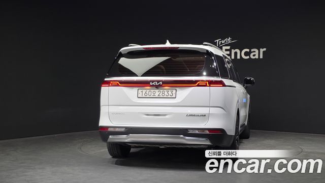 Kia Canival 2023 — photo 4
