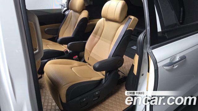 Kia Canival 2023 — photo 17
