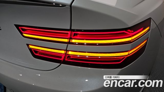 Genesis G80 2023 — photo 9