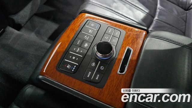 Hyundai Equus 2010 — photo 18