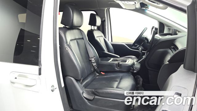 Hyundai Staria 2022 — photo 16