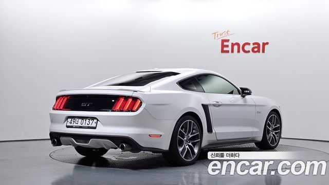 Ford Mustang 2017 — photo 2