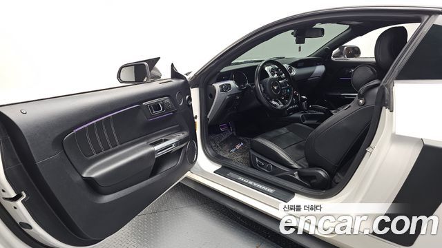 Ford Mustang 2017 — photo 10