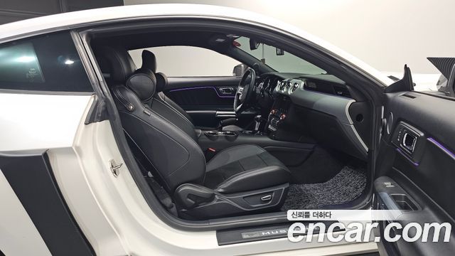Ford Mustang 2017 — photo 11