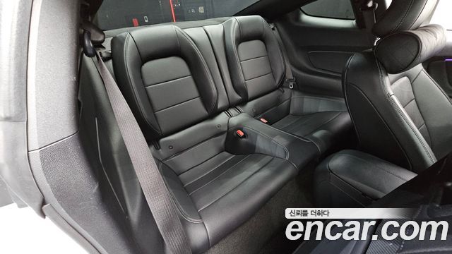 Ford Mustang 2017 — photo 12