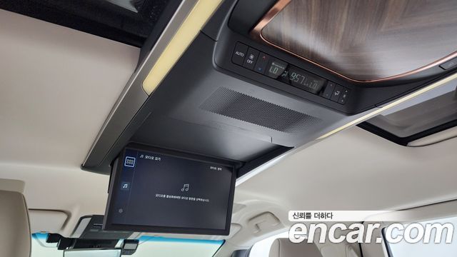 Lexus LM 2025 — photo 22