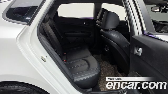 Kia K5 2019 — photo 17