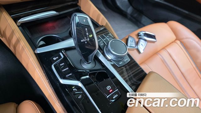 BMW 5-Series 2021 — photo 12