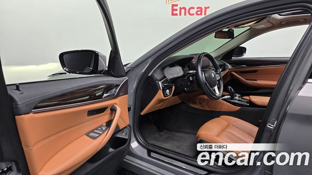 BMW 5-Series 2021 — photo 13