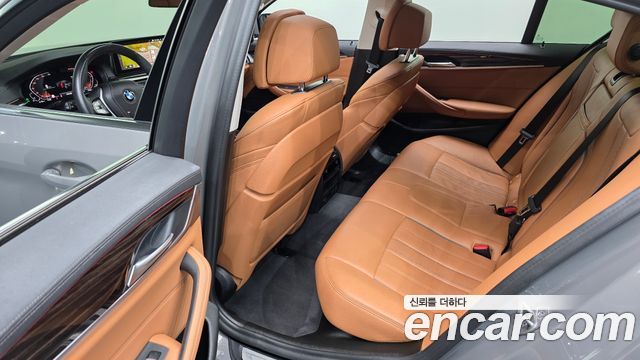 BMW 5-Series 2021 — photo 18