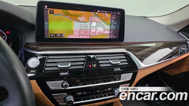 BMW 5-Series 2021 — photo 20