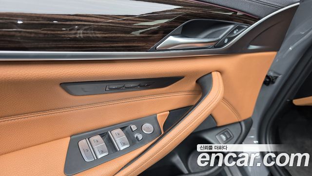 BMW 5-Series 2021 — photo 26