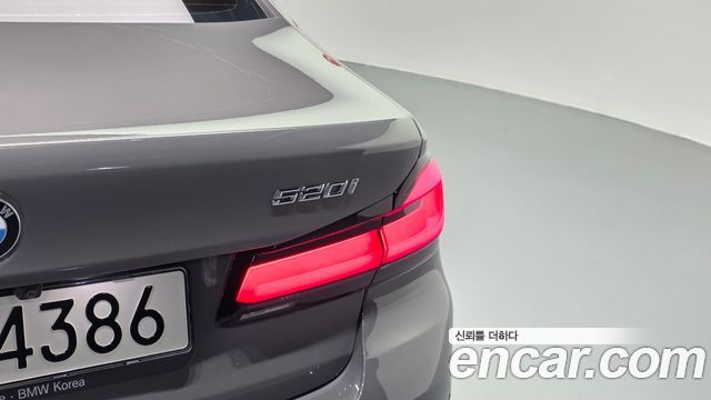 BMW 5-Series 2021 — photo 9