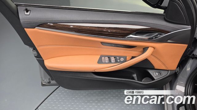 BMW 5-Series 2021 — photo 14