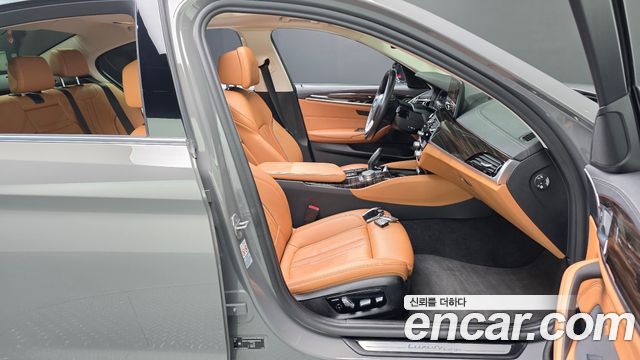 BMW 5-Series 2021 — photo 16