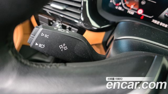 BMW 5-Series 2021 — photo 28