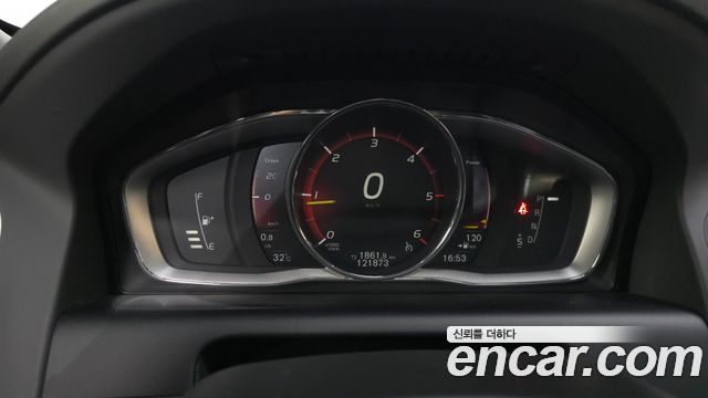 Volvo XC60 2017 — photo 8