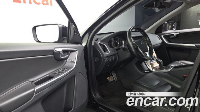 Volvo XC60 2017 — photo 10