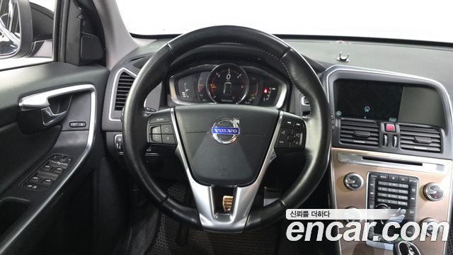 Volvo XC60 2017 — photo 13