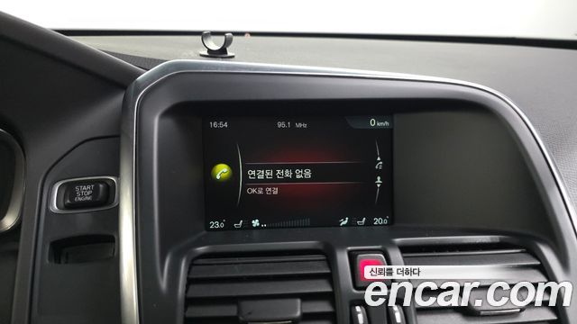 Volvo XC60 2017 — photo 16