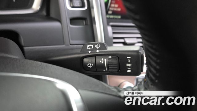 Volvo XC60 2017 — photo 18