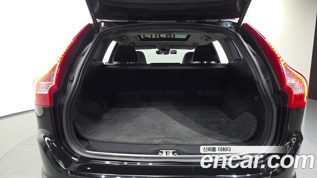 Volvo XC60 2017 — photo 20