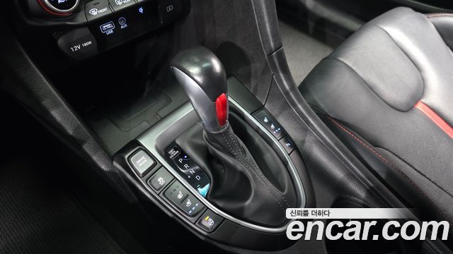 Hyundai Veloster 2020 — photo 12