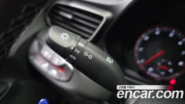 Hyundai Veloster 2020 — photo 23