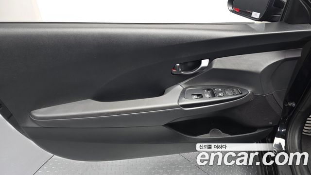 Hyundai Veloster 2020 — photo 14