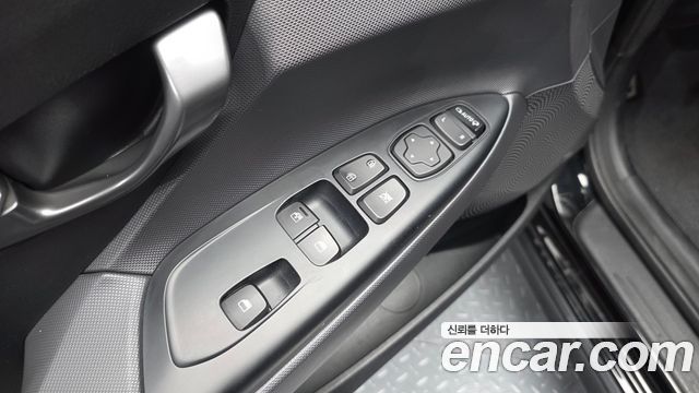 Hyundai Veloster 2020 — photo 29