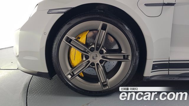 Porsche Taycan 2025 — photo 5