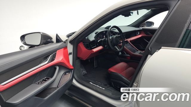 Porsche Taycan 2025 — photo 13